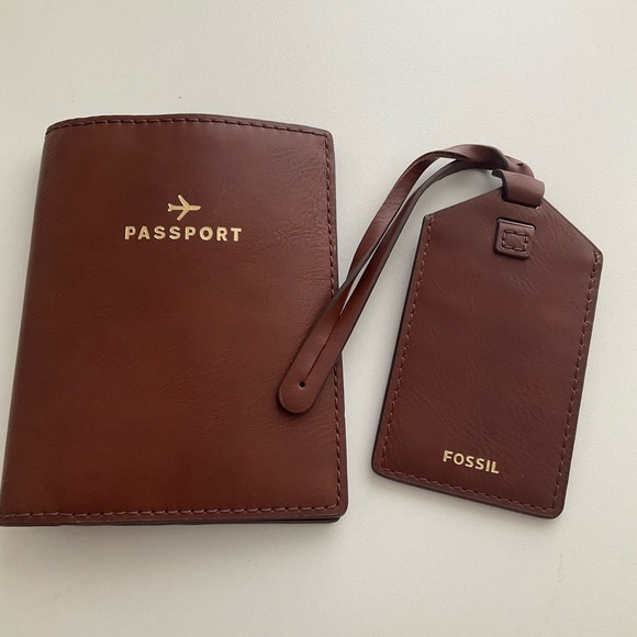 Fossil Brown Leather Passport Holder with Luggage Tag NWOT - Picture 5 of 7
